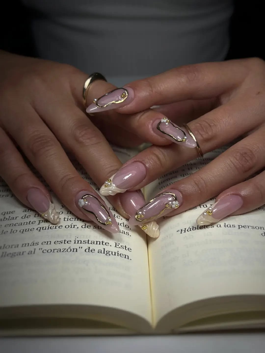 Trabajo de uñas esculpidas